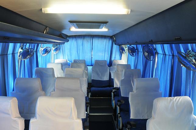 15 Seater Isuzu Bus